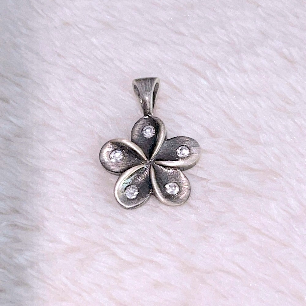 NWT 🌺 VM - WATERPROOF SILVER STAINLESS STEEL WHITE CRYSTAL FLOWER PENDANT SLIDE